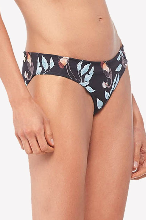 Malai  Garzetta Drawns Paramount Bikini Bottom